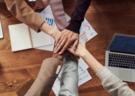 empleados unidos y felices